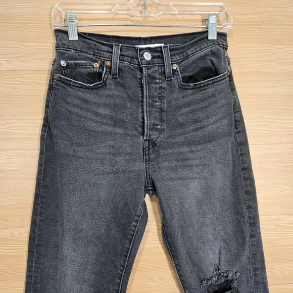 Levi's Women's Wedgie Straight Jeans Size 27 Washed Black Button Fly - Picture 2 of 9